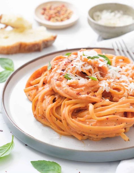 This quick and easy tomato pasta sauce with cream cheese recipe is pure comfort food. It's deliciously creamy, filling, and ready in about 15 minutes! #quickpastarecipes #quickpastasauces #creamcheeserecipes #creamypastarecipes #easydinnerrecipes #easymeals Pasta Sauce With Cream Cheese, Spaghetti Sauce Recipes, Sauce With Cream Cheese, Cream Cheese Pasta Sauce, Easy Tomato Pasta Sauce, Easy Tomato Pasta, Tomato Spaghetti, Red Pasta, Creamy Spaghetti