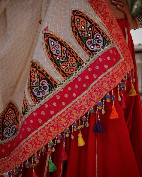 A generous flare of rich gaji material along with a pure Banarasi lace coming together with a pastel patch work dupatta to form this stunning pair♥️✨ @rups_boutique #india #wedding #instagood #instagram #instareelsindia #instareels #desi #kinjaldave #bandhani #bandhej #banarasi #gajisilk Dupatta Border Designs Ideas, 2025 Preparation, Patch Work Dupatta, Navratri Ideas, Gamthi Work, Navratri Outfits, Tassels Fashion Clothing, Kuchu Designs, Saree Kuchu Designs