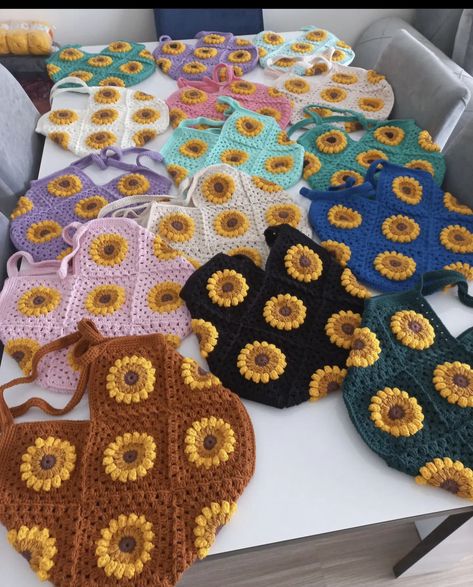 Crocheted Sunflower, Crocheted Purses, Sunflower Crochet, Crochet Tutorial Pattern, Sac Diy, Crochet Stitches Guide, Free Crochet Bag, Mode Crochet, Kawaii Crochet