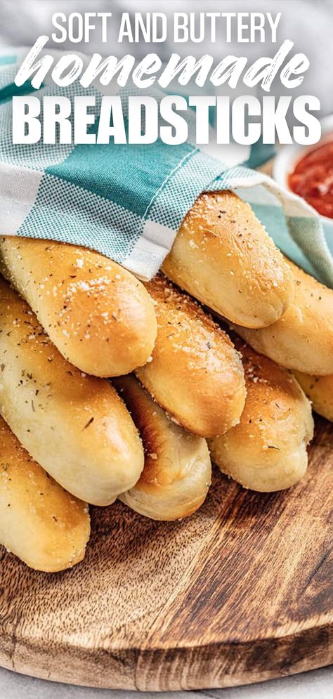 A stack of freshly baked homemade breadsticks wrapped in a tea towel on a serving platter. Bread Sticks Recipe Bread Machine, Bread Sticks Recipe Easy No Yeast, Yeast Breadsticks, Easy Homemade Breadsticks, Vegan Dough, Stand Mixer Bread, Easy Breadsticks, Breadstick Recipe, Appetizer Bread