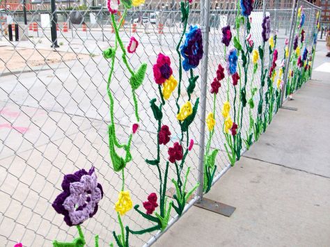 Chain link fence gate