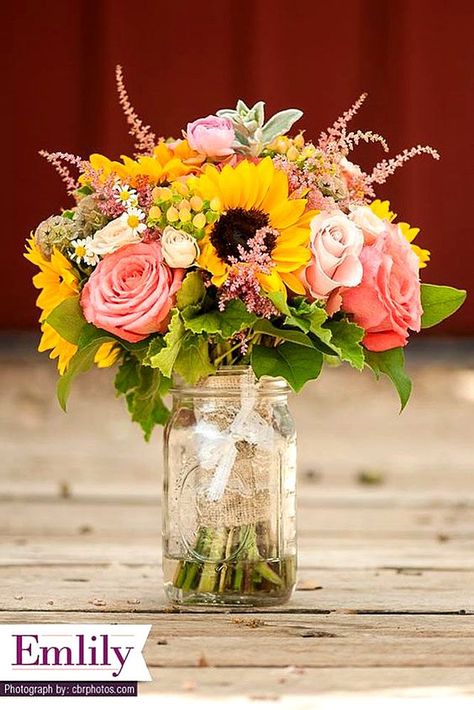 Bouquet Champetre, Country Wedding Flowers, Wedding Flowers Sunflowers, Sunflowers And Roses, Country Bouquet, Sunflower Wedding Bouquet, Wedding Reception Flowers, Bouquets Wedding, Rustic Wedding Flowers