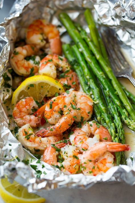 Garlic Lemon Butter Sauce, Grilled Asparagus Recipes, Foil Pack Dinners, Foil Packet Dinners, Foil Pack Meals, Foil Dinners, Foil Packs, Foil Packet Meals, Shrimp And Asparagus