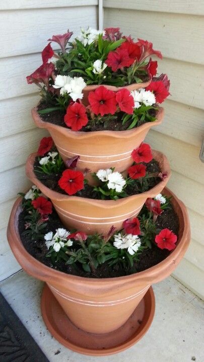 Garden Planters Pots, Flower Tower, Container Gardening Flowers, Diy Gardening, Clay Pot Crafts, Garden Containers, Diy Spring, Garden Recipes, Garden Yard Ideas