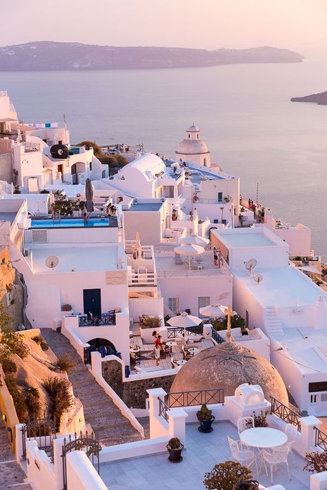 Greece Romantic, Focus Pictures, Grecia Santorini, The Windy City, Babymoon, Solo Female Travel, Santorini Greece, Vacation Places, Beautiful Places To Travel