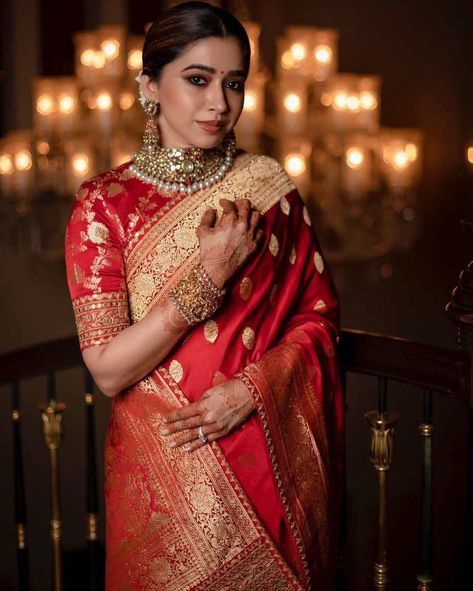 Aarti Ravi in a red saree by Sabyasachi Aarti Ravi, Red Saree Wedding, Saree Hairstyles, Bridal Sarees South Indian, Indian Bridal Sarees, Wedding Lehenga Designs, Wedding Blouse Designs, Blouse Designs Indian, Saree Designs Party Wear