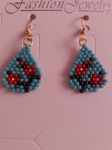 Small Brick Stitch Earrings, Diy Seed Bead Earrings, Miyuki Beads Pattern, Stitch Earrings, Seed Bead Crafts, Beadwork Designs, Beading Jewelery, Beaded Jewlery, Handmade Earrings Beaded