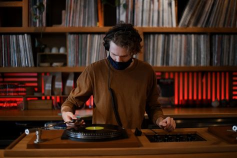 ESP HiFi is Denver's new vinyl record listening bar on Santa Fe Jazz Room, Record Bar, Listening Bar, Hifi Bar, Vinyl Cafe, Waxing Room, Bar Concept, Vinyl Record Shop, Ramen Bar