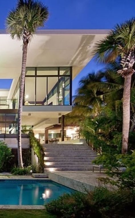 Luxury Homes in Miami Wealth And Luxury, Luxurious Mansions, Miami Mansion, Miami Interiors, Modern Residential Architecture, Luxury Beach House, Lady Luxury, Modern Contemporary Homes, Cars Bmw