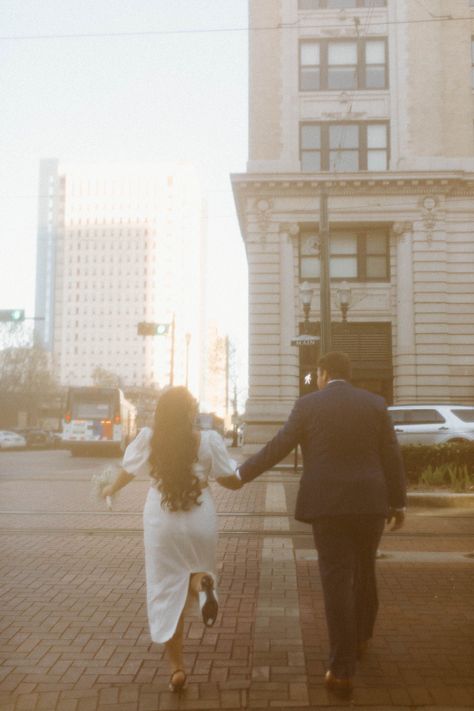 Experience the magic of a city elopement in Houston, TX at the 1910 courthouse in downtown Houston. Perfect for couples who want to frolic around the city with a modern, vintage twist to their photos. All captured by a Houston wedding photographer. Don't wait to book your photographer and start planning your city elopement! Courthouse Engagement Photos, Houston Elopement, Courthouse Ceremony, Dreamy Romance, City Wedding Photos, Courthouse Elopement, Houston Art, City Elopement, Houston City