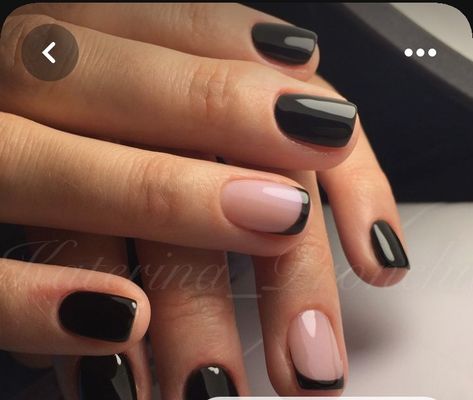 Cream Nails With Black Design, Spring Gel Nails Ideas Color Combos, Cute Black Gel Nails, Black Manicure Short Design, Black Manicure Short Round, Natural And Black Nails, Solid And French Tip Nails, Very Short Round Nails Gel, Nails For Cocktail Party