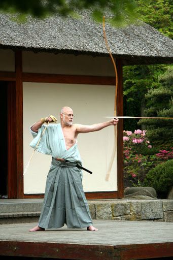 Japanese Archer, Japanese National Costume, Kyudo Archery, Poses Anatomy, Rings Inspiration, Warrior Art, Five Rings, Bows And Arrows, The Archer