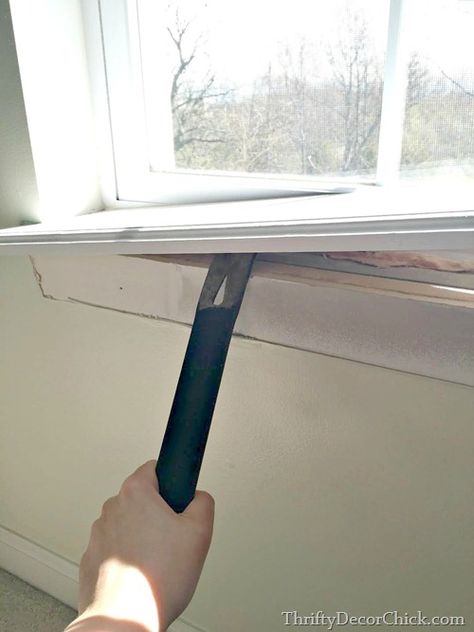 removing window sill Remove Window Trim, Window Seal Ideas, Kitchen Window Sill Ideas, Diy Window Sill, Window Trim Ideas Interior, Window Sill Replacement, Wooden Window Sill, Wood Window Sill, Interior Window Sill