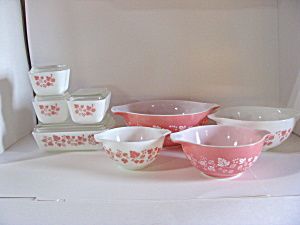 Pink+Gooseberry+Cinderella+Bowls,+Refrigerator+Dishes++(Pyrex-Gooseberry+)+at+Hummingbird+Hill+Antiques Pyrex Gooseberry, Daisy Pyrex, Gooseberry Pyrex, Pink Gooseberry, Pyrex Measuring Cup, Pink Pyrex, Art Deco Vases, Juice Pitcher, Miniature Vase