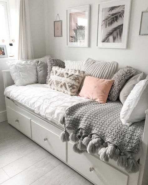 Small Bedroom Ideas With Daybed - Design Corral Daybed Room, Small Guest Bedroom, Real Homes, Small Bedroom Decor, Cozy Room Decor, Teen Bedroom Decor, Girl Bedroom Decor, Small Room Bedroom, Room Inspiration Bedroom