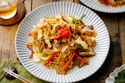 Noodles Video, Yakisoba Recipe, Fried Noodle, Vegetarian Stir Fry, Pork Belly Slices, Just One Cookbook, Japanese Food Traditional, Ginger Pork, Chop Sticks