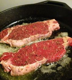 How to cook the perfect steak on the stove. Steak On The Stove, Stove Top Steak, Steak On Stove, Steak Marinades, The Perfect Steak, Cooking The Perfect Steak, Onion Burger, Chop Recipes, Grilled Steak Recipes