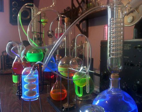 Embalming Room, Haunted Laboratory, Halloween Mad, Mad Scientist Lab, Scientist Lab, Mad Scientist Party, Scientist Party, Mad Science, Halloween Dinner