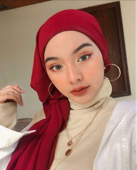 Skincare Model, Bride Makeup Natural, Chubby Face, Model Hijab, Hijab Makeup, Turban Hijab, Muslimah Outfit, Stile Hijab, Hijab Style Tutorial