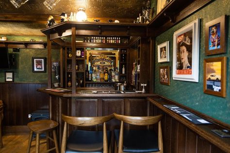 Little English Pub — My Little Pub Irish Pub Basement, Home Pub Ideas, Irish Pub Interior, Irish Pub Design, Irish Pub Decor, Backyard Pub, Pub Interior Design, Barn Bar, Man Cave Pub