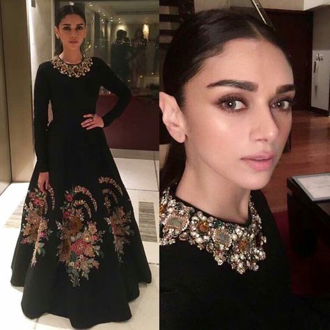 Aditi Rao Hydari in a black floral embroidered gown by Sabyasachi at Kaatru Veliyidai Promotional event Black Indian Gown, Aditi Rao Hydari, Aditi Rao, Sabyasachi Lehenga, Indian Gowns Dresses, Indian Gowns, Indian Bridal Outfits, Anushka Sharma, Party Wear Indian Dresses