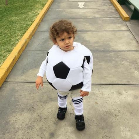 Halloween costume football Messi Halloween Costume, Costume Carnevale, Football Costume, Jack Halloween, Football Diy, Turtle Costumes, Spooky Costumes