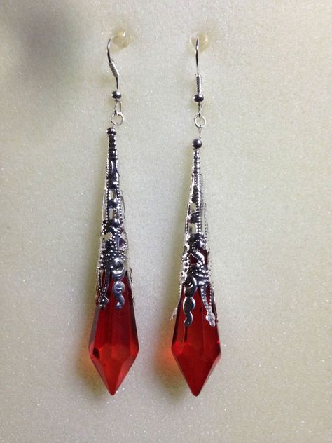 Vampire Earrings Aesthetic, Vampire Acssesories, Vampire Assesories, Red Crystal Earrings, Red Jewlrey Aesthetic, Vampire Aesthetic Jewelry, Black And Red Accessories, Vampire Aesthetic Outfit Woman, Vampire Jewelry Aesthetic