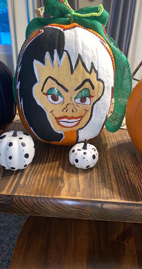 Cruella Deville Pumpkin Painting, Cruella Pumpkin, Dalmation Pumpkin, Dalmatian Pumpkin, Grinch Halloween, Disney Pumpkin, Pumpkin Decorating Contest, Fun Fall Crafts, Pumpkin Contest