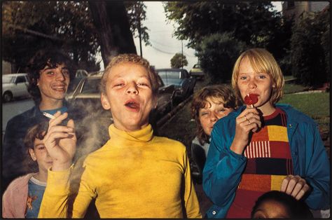 kids, candy, cigarettes, circ 70's-80's Youth Culture, Street Photographers, Yellow Shirts, Documentary Photography, 인물 사진, Photojournalism, Photography Inspo, A Group, Film Photography