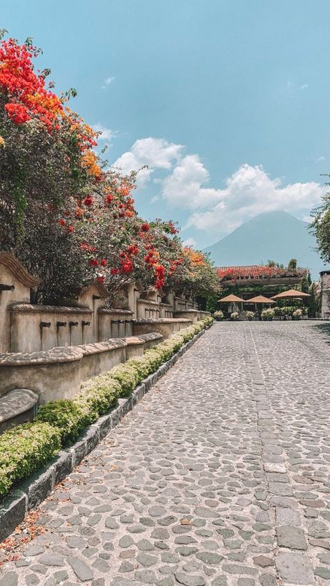 Antigua Guatemala Aesthetic, Guatemala Wallpaper, Guatemala Landscape, Guatemala Aesthetic, Planning Trips, Make Products, Camino Real, Food And Nutrition, Guatemala Travel