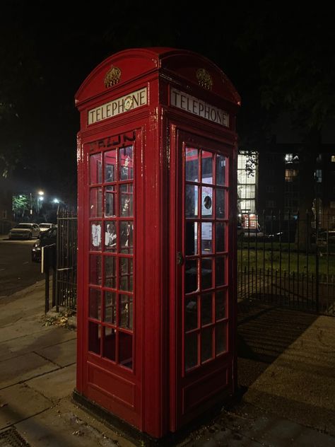 #london #telephone Phonebooth Red Aesthetic, British Telephone Booth, London Phone Booth, Harry Potter Phone, Color Splash Photography, Splash Photography, Telephone Booth, Insta Ideas, Phone Booth