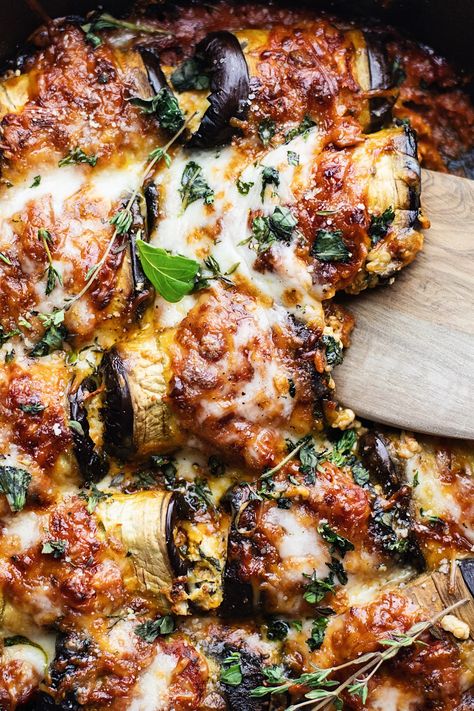 This healthy eggplant rollatini is such an easy family dinner that is gluten free friendly and absolutely delicious. You will fall in love with the taste of this classic Italian dish that is easy to make and full of vibrant flavors! | asimplepalate.com #eggplantrollatini #healthyeggplantrollatini #healthyeggplantrecipe #eggplantlasagna Eggplant Rollatini, Healthy Eggplant, Eggplant Recipes Easy, Carb Dishes, Vegetarian Mains, Healthy Dinner Ideas, Eggplant Dishes, Baked Eggplant, Eggplant Parmesan