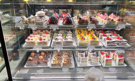 Beautiful artistry by bakers at Paris Baguette in NYC. Paris Baguette Bakery, Paris Baguette, Studying Food, Kawaii Cooking, Island City, Long Island City, Long Island, Hobbies, London