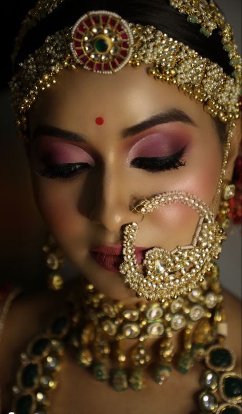 Bridal Makeover Photoshoot, Rajwadi Bride Indian Bridal, Rajasthani Bride Makeup, Rajwadi Bridal Jewellery, Rajwadi Bridal Look, Rajwadi Nath, Odissi Makeup, Garhwali Nath, Rajwadi Jewellery