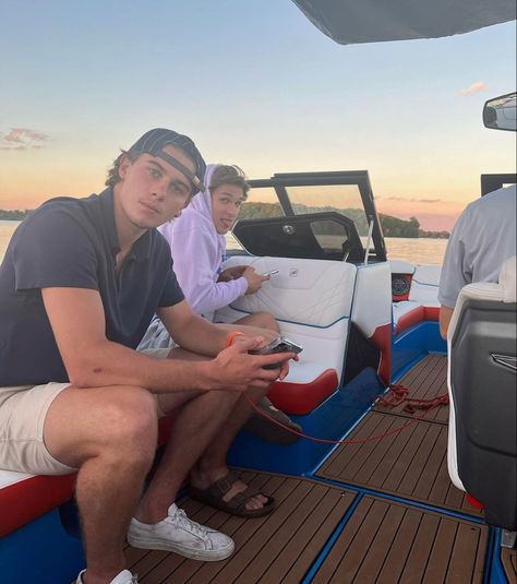 Michigan Hockey, Trevor Zegras, Hughes Brothers, Hockey Girlfriend, Jack Hughes, Hockey Pictures, Hot Hockey Players, Hockey Humor, Nhl Players