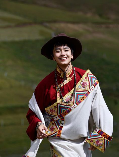 Tibetan Clothing Men, Tibetan Traditional Clothing, Rajasthani Fashion, Tibetan Dress, Traditional Clothing Around The World, Jewish Clothing, Tibetan Clothing, Tibetan People, Tibetan Culture