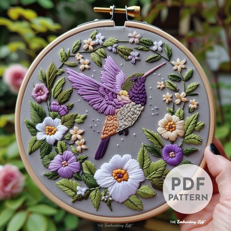 TheEmbroideryLoftCo - Etsy Purple Hummingbird, Hummingbird Pattern, Modern Hand Embroidery Patterns, Basic Hand Embroidery Stitches, Embroidery Stitches Tutorial, Hand Embroidery Projects, Bird Pattern, Hand Embroidery Flowers, Bird Embroidery