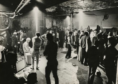 Police stop a dancing party at Andy Warhol's Factory, UGO MULAS New York: The New Art Scene | Matthew Marks Gallery David Bowie Andy Warhol, Andy Warhol Factory, Holly Woodlawn, Warhol Factory, Queen Victoria Market, George Segal, Barnett Newman, John Cage, Chelsea Girls