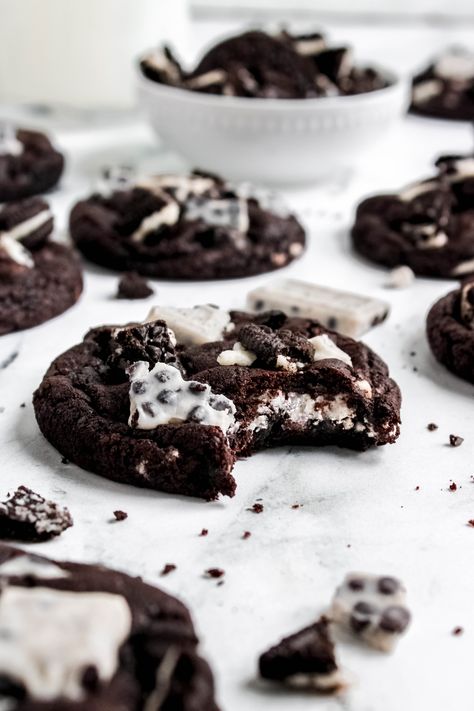 Cookies & Cream Cookies - My Messy Kitchen Soft Chocolate Cookie, Breakfast Cupcakes, Hershey Cookies, Cream Cookies, Cream Candy, Messy Kitchen, Cookies N Cream Cookies, Chewy Cookie, Cookies Ingredients