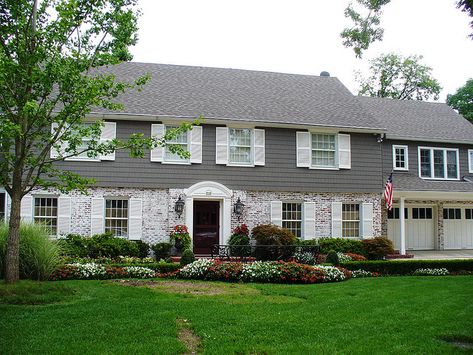 white washed brick- for the weird brick strip Brick And Siding Exterior, Exterior House Siding, Colonial House Exteriors, Brick Siding, Gray House, White Wash Brick, Brick Ranch, Home Exterior Makeover, Brick Exterior House