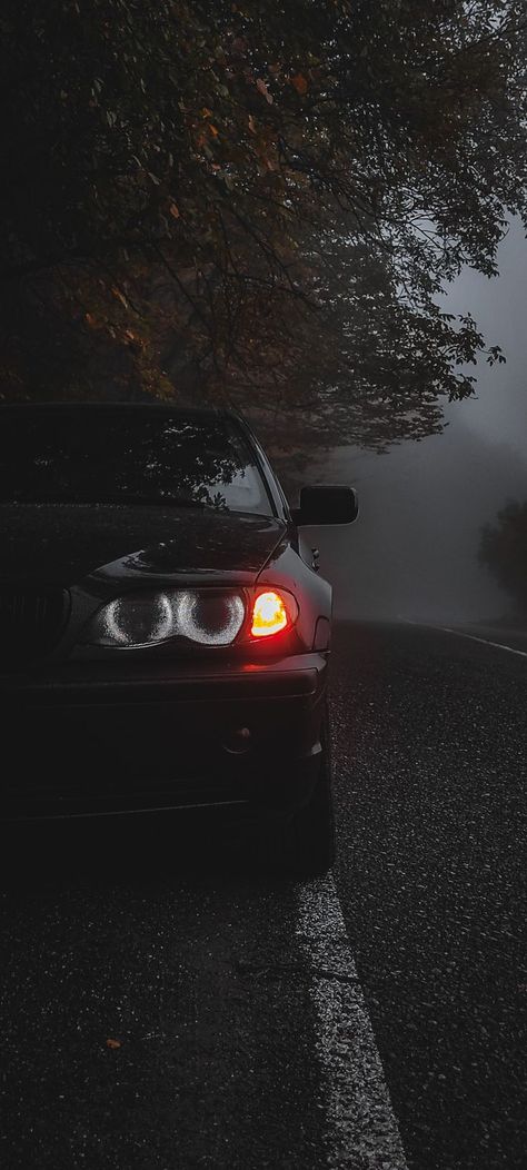 Cars In Autumn, Bmw E36 Black Wallpaper, Autumn Car Wallpaper, Bmw Love Wallpaper, Bmw Cars Black Wallpaper, E 46 Bmw, E46 Wallpaper Iphone, Classic Black Wallpaper, E36 Wallpaper Iphone