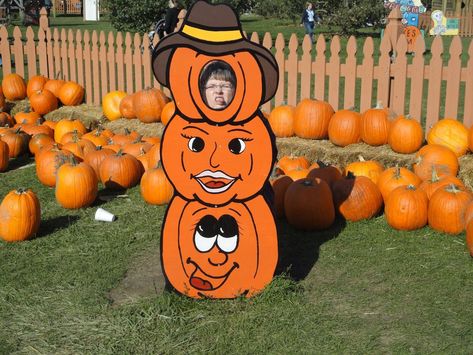 Pumpkin Photo Booth Ideas, Fall Festival At School, Pumpkin Patch Cutouts, Pumpkin Patch Trunk Or Treat Ideas, Fall Carnival Decorations, Fall Fair Games, Fall Festival Fundraiser, Fall Festival Decorations, Preschool Creative Art