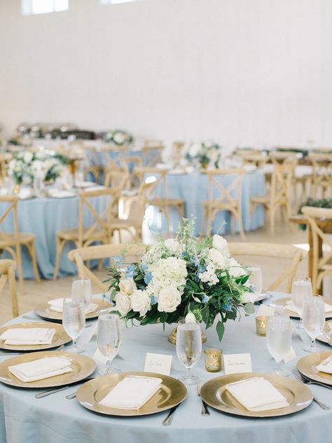 Round Table Settings, Classic Southern Wedding, Round Wedding Tables, Blue Table Settings, Round Table Decor, Renewal Wedding, Light Blue Wedding, Table Setting Inspiration, Table Setting Decor