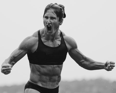 Toomey, who won the final event, closed the 2021 NOBULL CrossFit Games with two new records: The most event wins by any CrossFit Games athlete (33), and the only woman to ever win five consecutive CrossFit Games championships. When asked how she feels about being an inspiration to others, Toomey said it’s humbling. Tia-Clair Toomey, Kieran Kesnar The New Age Lifestyle, New Age Lifestyle, Muscle Bodybuilder, Buff Women, Crossfit Women, Crossfit Games, Fitness Inspiration Body, Female Anatomy, Human Poses