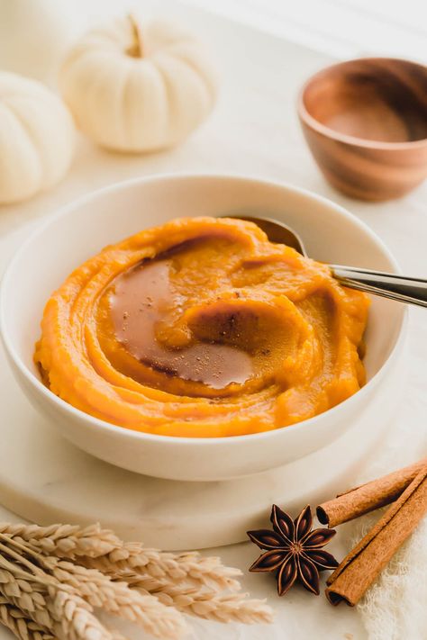 A white bowl filled with creamy mashed kabocha squash, with spoon on the side. Mashed Kabocha Squash Recipe, Japanese Kabocha Squash Recipe, Japanese Squash, Kabocha Squash Recipe, Chinese Spices, Squash Puree, Creamy Mash, Kabocha Squash, Light Meals