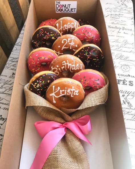 Anniversary Donut Ideas, Donut Gifts Ideas, Custom Donut Ideas, Donut Bouquet Ideas, Happy Birthday Donuts Ideas, Donut Bouquet Diy, Birthday Doughnut Ideas, Donut Gift Basket, Birthday Donuts Ideas