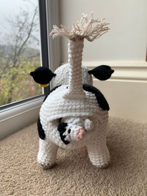 crochet pillow patterns design - crochet patterns ideas for beginners Cow With Calf, Crochet Farm, Crochet Pillow Pattern, Crochet Cow, Crochet Pumpkin, Crochet Pillow, Fun Crochet Projects, Diy Crochet Projects, Crochet Patterns For Beginners