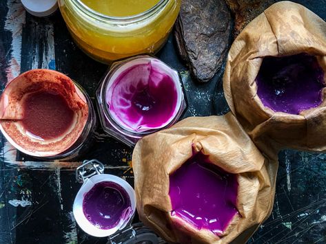 Natural Pigments Diy, Natural Paints Diy, Diy Natural Paint, Natural Ink Making, Diy Pigments, Lake Pigments, Diy Watercolor Paint, How To Make Ink, Tinta Natural