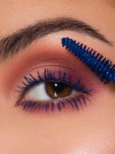 Purple Mascara, Colored Mascara, Maquillage On Fleek, Smoky Eyeshadow, Blue Mascara, Brown Mascara, Blue Eyeliner, Smink Inspiration, Mascara Makeup