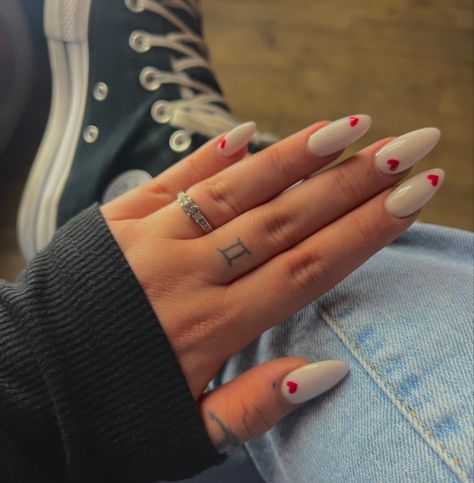 Hand Tattoos Gemini, Gemini Tattoo On Finger, Finger Tattoos Gemini, Gemini Finger Tattoos For Women, Gemini Tattoo Finger, Gemini Hand Tattoo, Zodiac Finger Tattoo, Gemini Finger Tattoo, Gemini Tattoo For Women